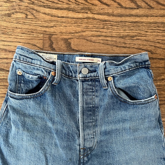Levi’s Ribcage Straight - Picture 2 of 6